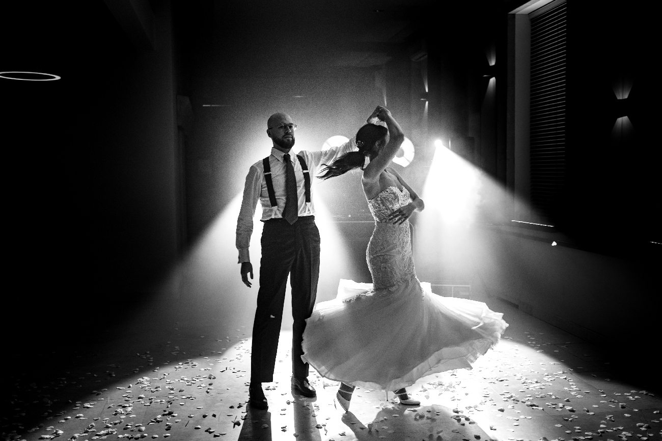 pierwszy taniec pary mlodej na weselu w villi foksal fotograf na wesele w warszawie monika bloom
